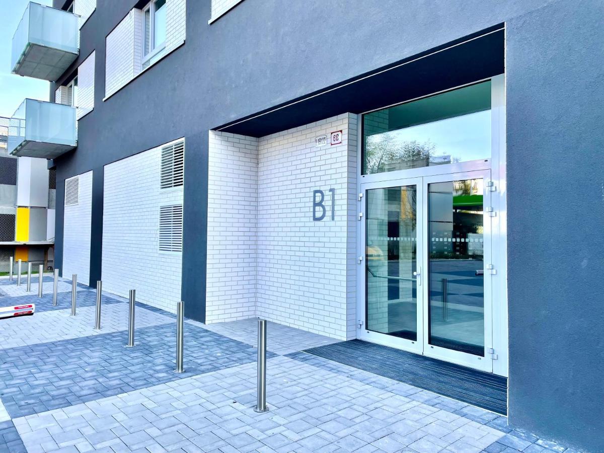 Explore Pressburg Exterior foto